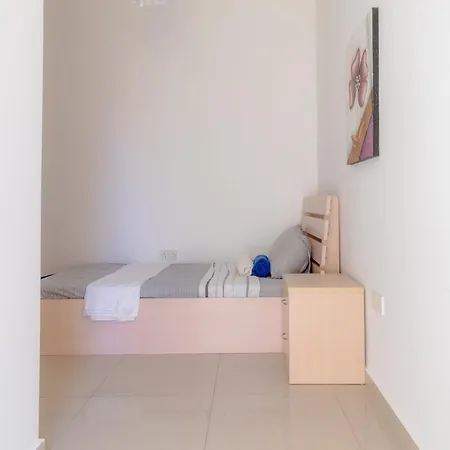 2-bedroom St Pauls Bay - Close To Sea 아파트