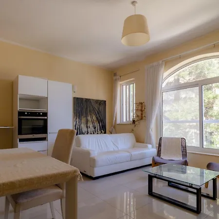 2-bedroom St Pauls Bay - Close To Sea
